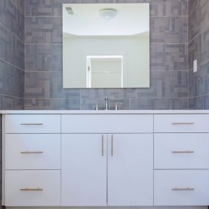 grey-stone-pattern-tiled-contemporary-bathroom-interior-design