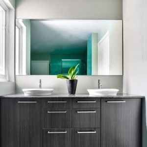 modern-bathroom-using-soft-green-pastel-colors (1)